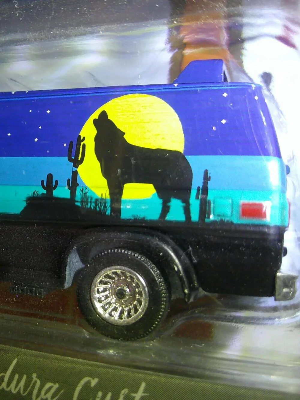 1:64 Greenlight Hobby Shop Series 3 ~ 1981 GMC Vandura Custom w Backpacker NIP